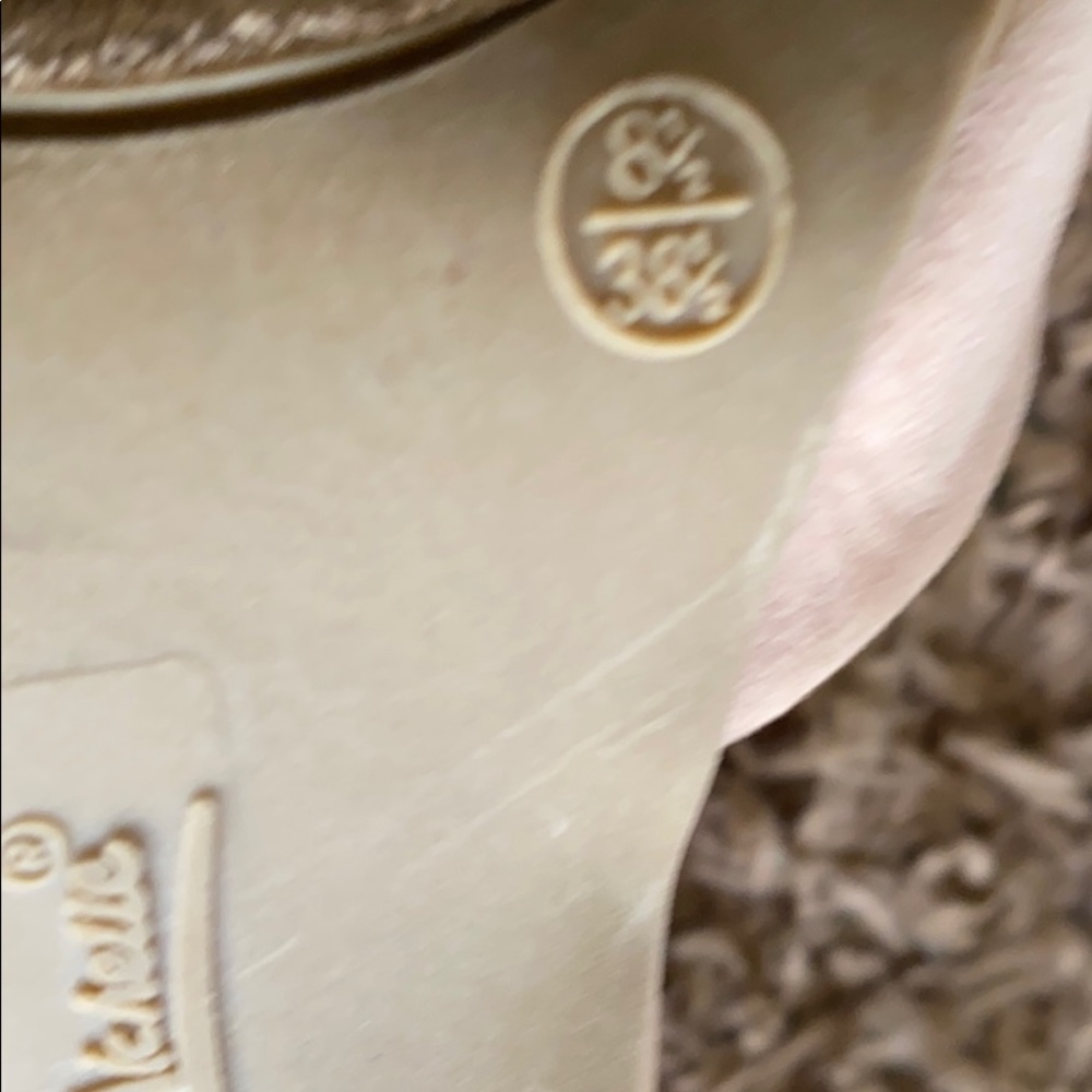 Heels - Picture 2 of 2